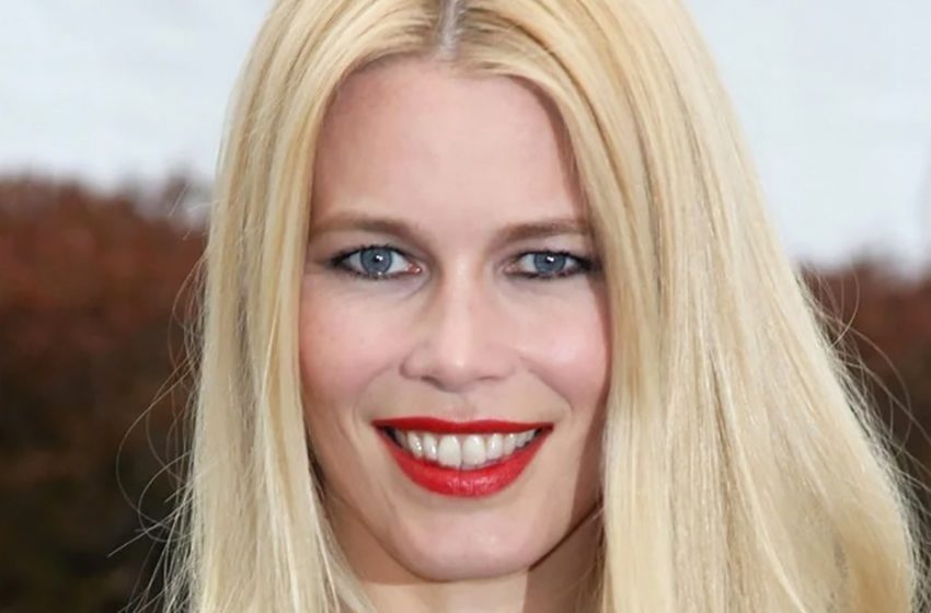  “Quelles jambes, mon garçon.” Le mannequin Claudia Schiffer, 51 ans, exhibe sa magnifique silhouette