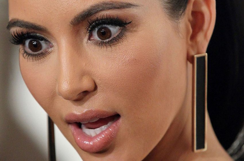  Le beau-père de Kardashian, âgé de 73 ans, a dérouté les fans conservateurs en combinaison moulante