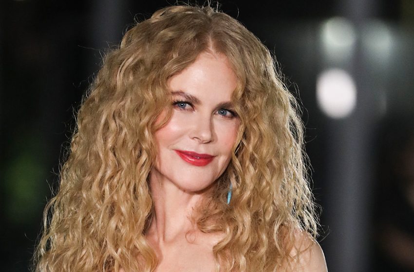  On ne peut que l’envier ! Nicole Kidman, 55 ans, a montré ses abdominaux d’acier dans une robe audacieuse.