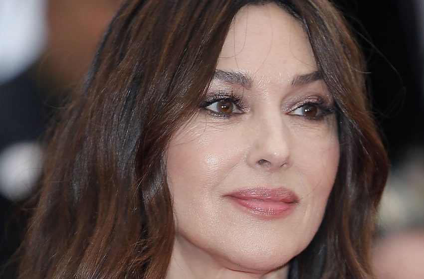  Le visage vieilli de Monica Bellucci, avec une peau flasque et de nombreuses rides, a été filmé en gros plan de manière inattendue.