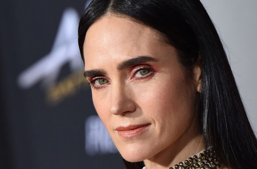  Une silhouette étonnamment mince : Jennifer Connelly, 52 ans, a pris le soleil en bikini avec son mari sur un yacht.