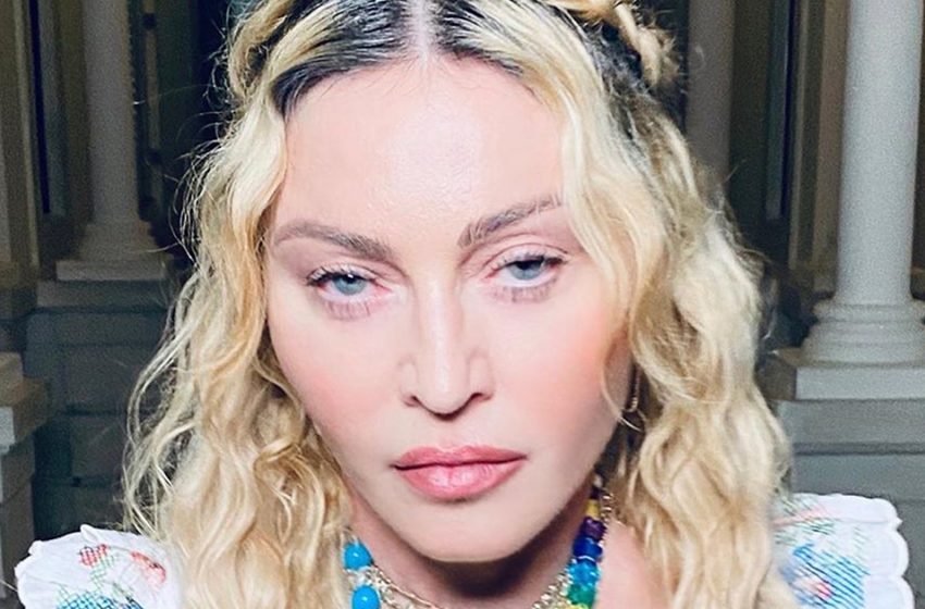  Madonna de retour sur les réseaux sociaux après une hospitalisation d’urgence, sublime une photo de roses