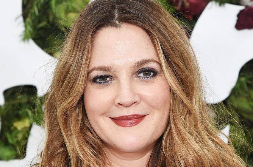  Naturellement belle. Drew Barrymore, 48 ans, est apparue sans maquillage ni filtres, ravissant ses fans.