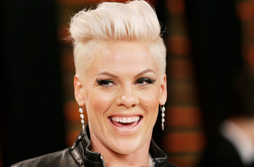  Pink, 43 ans, a pris du poids au point de ne plus être reconnaissable – l’apparence de la chanteuse vous surprendra grandement. Les paparazzi ont capturé Alicia Moore lors d’une promenade.