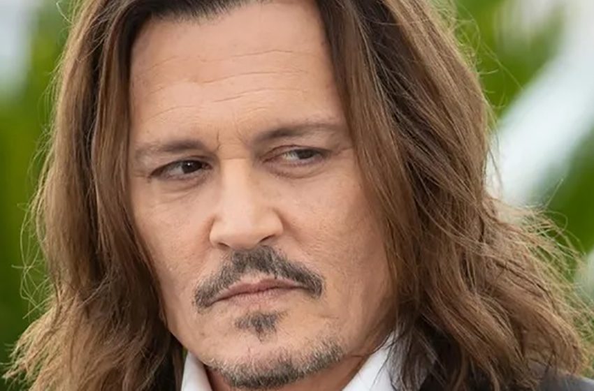  Johnny Depp a été hospitalisé en urgence à Budapest après avoir perdu connaissance à l’hôtel.