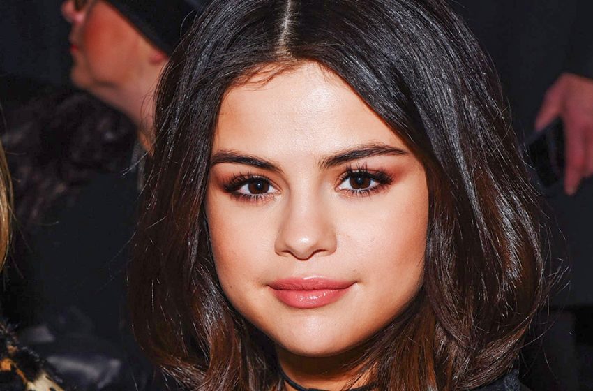  “Ravissante”: Selena Gomez dévoile son opulente poitrine dans un maillot de bain rose pendant ses vacances sur un yacht