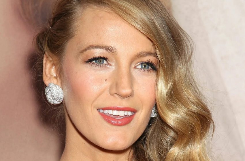  “Elle a vraiment quatre enfants ?” : Blake Lively époustoufle les blogueurs en bikini cinq mois après avoir accouché