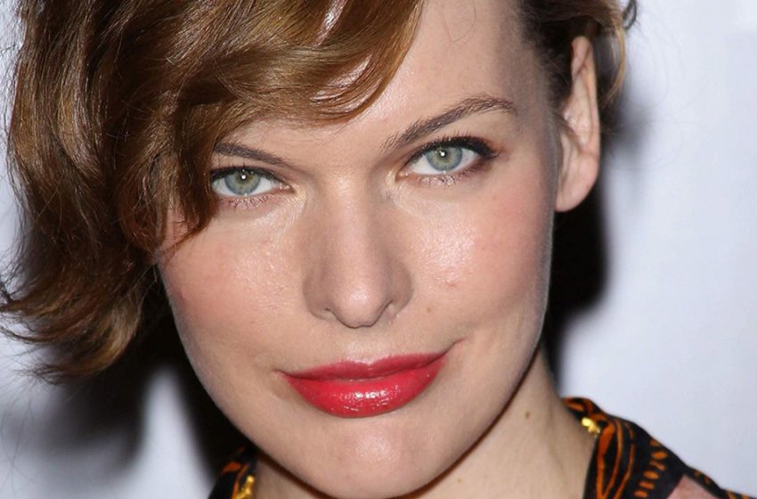  Les xérographies aux yeux bleus de maman. Jovovich a montré ses trois filles devenues grandes.