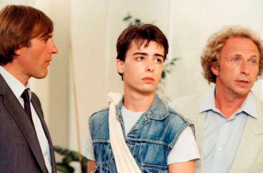  Voici à quoi ressemble maintenant l’acteur qui jouait le fils adolescent dans le film “Les Compères”.
