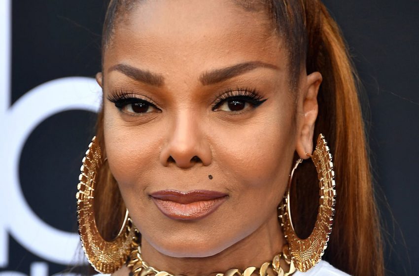  Il a la peau blanche comme l’oncle Michael. À quoi ressemble le fils de Janet Jackson, qu’elle a mis au monde à l’âge de 50 ans ?