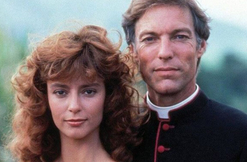  Il a aujourd’hui 89 ans et elle en a 66. Voici à quoi ressemblent Maggie et Ralph du film “Chantant dans les Prunelliers” 40 ans plus tard.