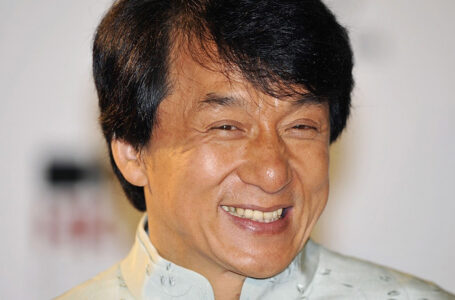 A quoi ressemble la femme de Jackie Chan, qui a toléré l’infidélité de son mari pendant 40 ans ?