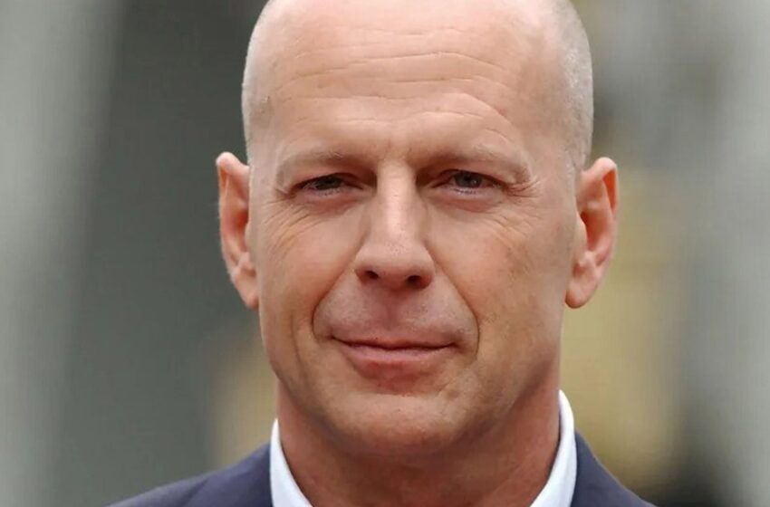  “Hän Lopetti Lukemisen Ja Tuskin Puhuu”: Bruce Willisin Vaimo Näytti, Kuinka Tuntemattomaksi Hänen Miehensä On Tullut!