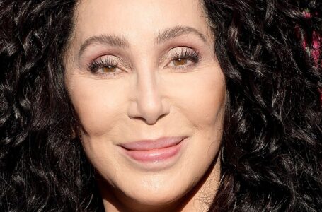 “Hän paranee iän myötä”: Cher oli ikuistettu tiukissa legginseissä ja koroissa!