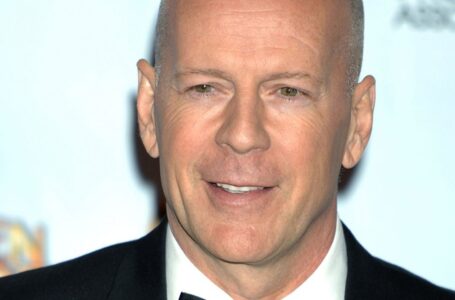 “Surullinen ilme ja tiukat huulet”: Bruce Willisin vaimo näytti hänen uuden valokuvansa!