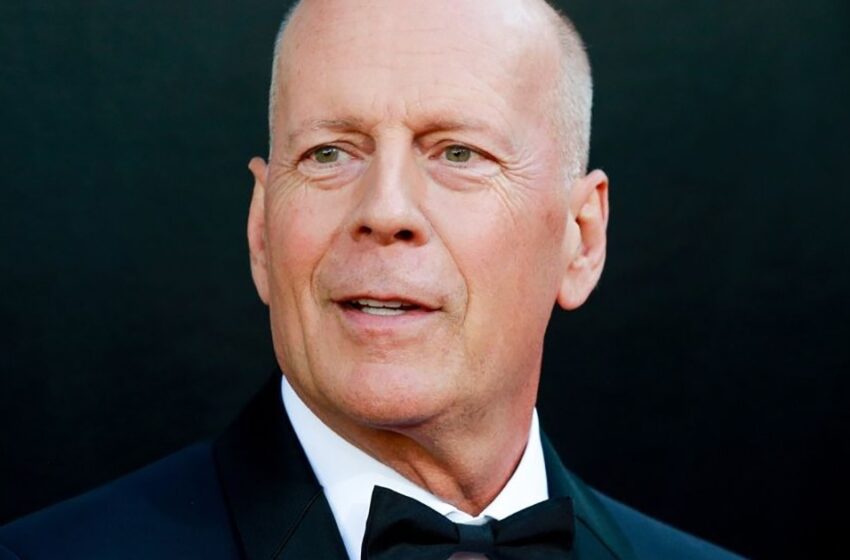  Näyttelijän harvinainen julkisuusilme: Bruce Willis havaittiin ajamassa autoa!