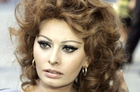 90-vuotiaana Sophia Loren todistaa yhä olevansa todellinen nainen – hänen poikansa paljastaa, miten ikoninen tähti laittaa hiuksensa kotona!