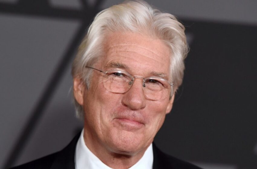 “Nuori ja kaunis – aviomies lähes kaksinkertainen ikä”: 74-vuotias Richard Gere loisti punaisella matolla kauniin vaimonsa kanssa