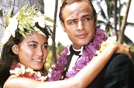 “Hurjan komea ja eksoottinen nuori mies” – miltä näyttää Brando ja tahitilaiskaunottaren lapsenlapsi?