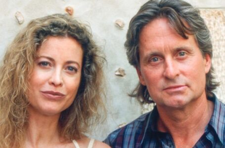Michael Douglas maksoi 45 miljoonan erorahat – se, mitä hänen ex-vaimonsa teki rahoilla, saa sinut haukkomaan henkeäsi!