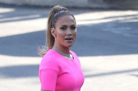 J.Lo:n rohkea lavatyyli hämmentää yleisöä – fanit yllättyivät asuvalinnasta!