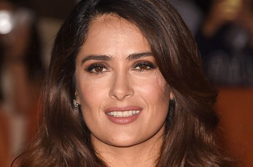 “Ajaton Kauneus”: 57-vuotias Salma Hayek valloittaa sydämet täydellisellä bikinillään ja aitoudellaan
