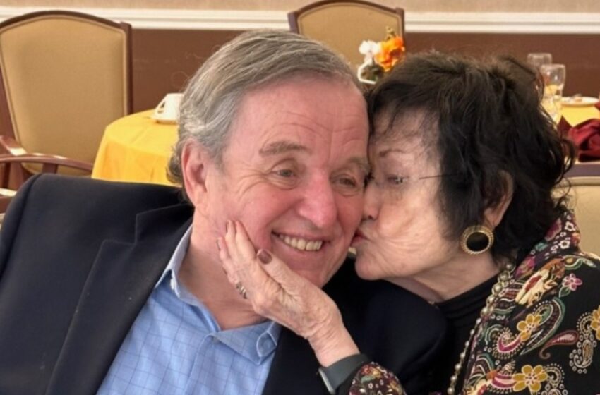  Riesci a riconoscere questa leggendaria star della TV e sua madre di 98 anni?