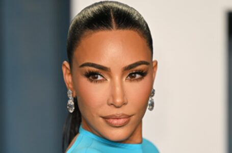 12-vuotias North hämmästyttää faneja ohittaessaan Kim Kardashianin: Äiti-tytär-duo kääntää katseet!”