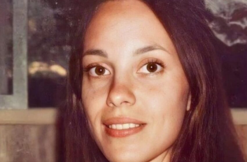  Harvinainen Lapsuushetki: Tunnistatko Tulevan Hollywood-tähden ja Hänen Äitinsä?